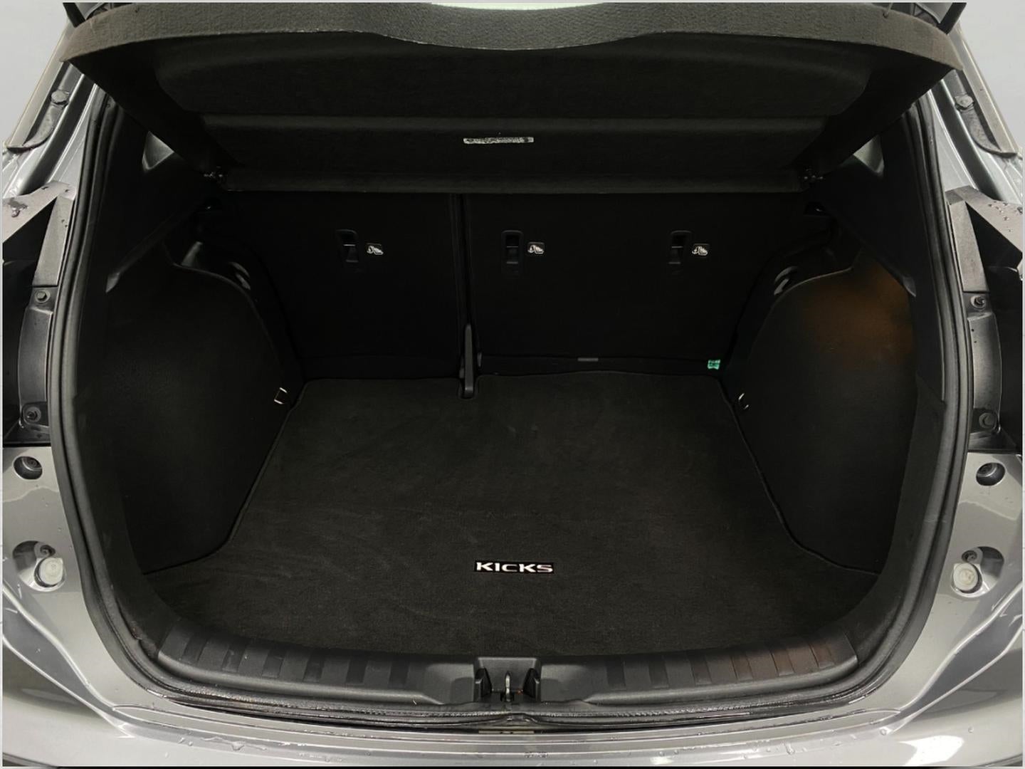 2023 Nissan Kicks SR FWD