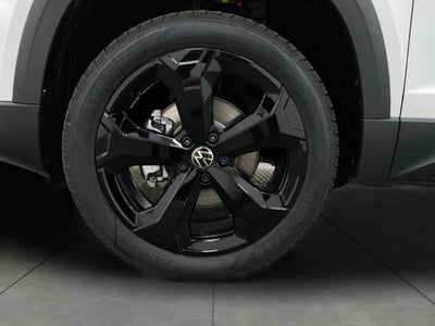 2026 Volkswagen Taos SE Black 4MOTION