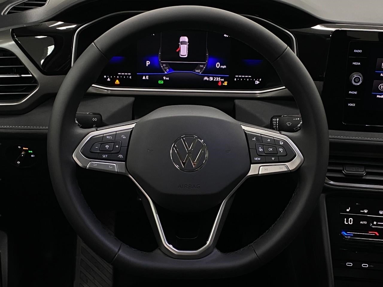 2026 Volkswagen Taos SE Black 4MOTION