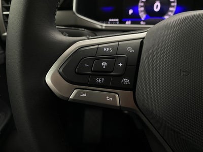 2026 Volkswagen Taos SE Black 4MOTION