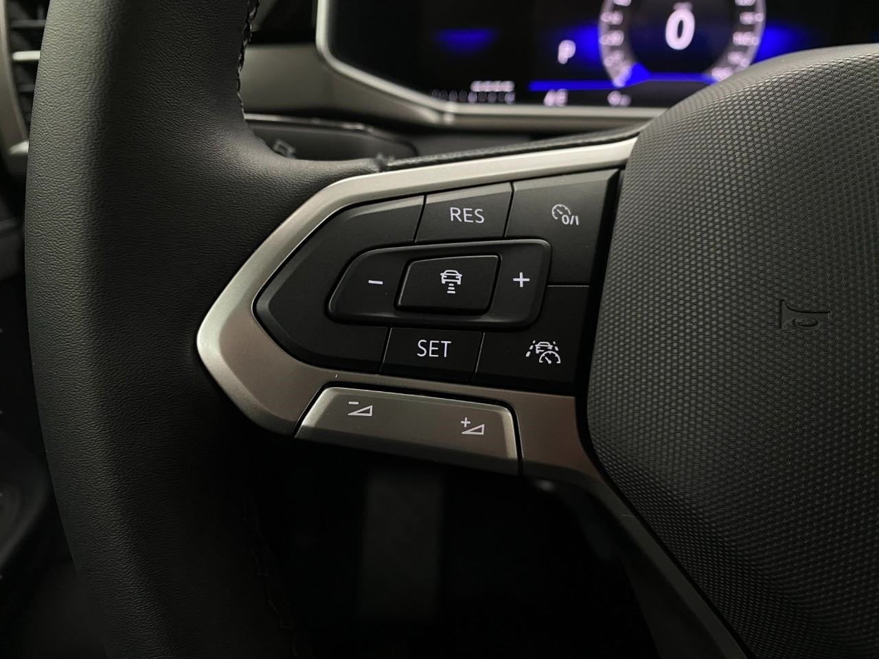 2026 Volkswagen Taos SE Black 4MOTION