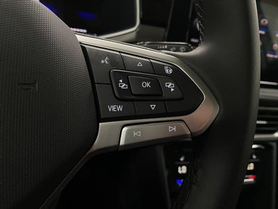 2026 Volkswagen Taos SE Black 4MOTION