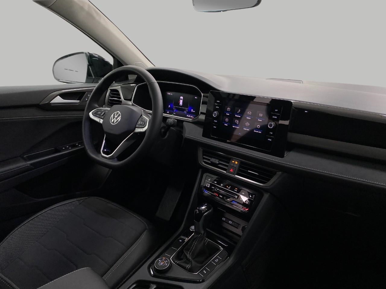 2026 Volkswagen Taos SE Black 4MOTION