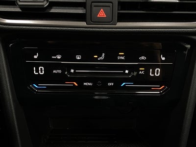 2026 Volkswagen Taos SE Black 4MOTION