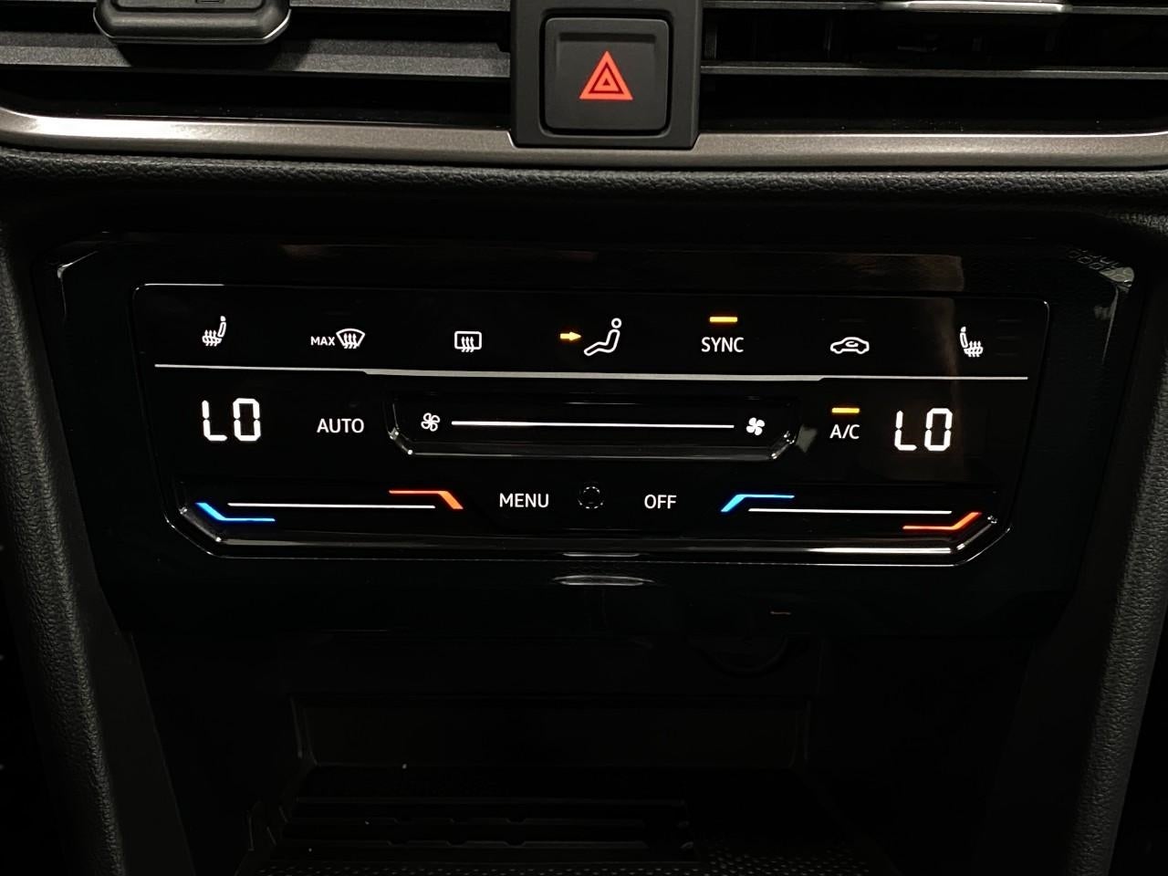 2026 Volkswagen Taos SE Black 4MOTION