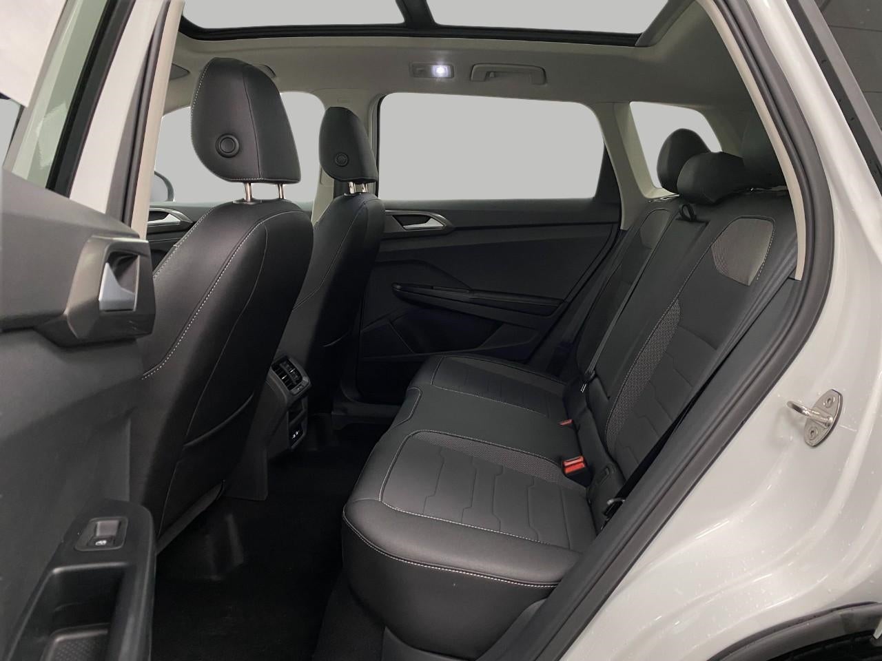 2026 Volkswagen Taos SE Black 4MOTION