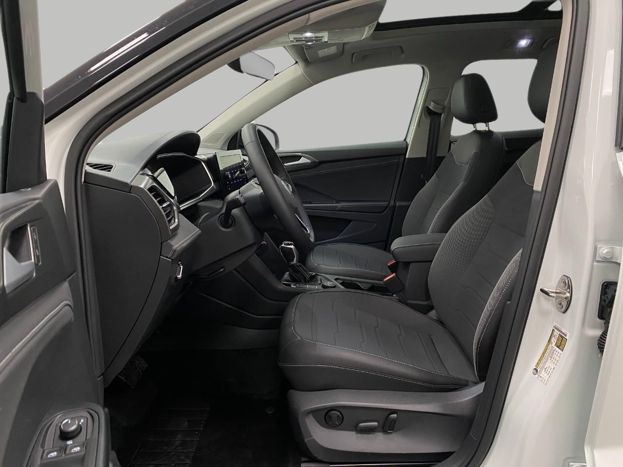 2026 Volkswagen Taos SE Black 4MOTION