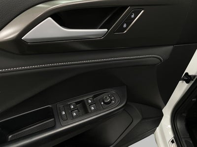 2026 Volkswagen Taos SE Black 4MOTION