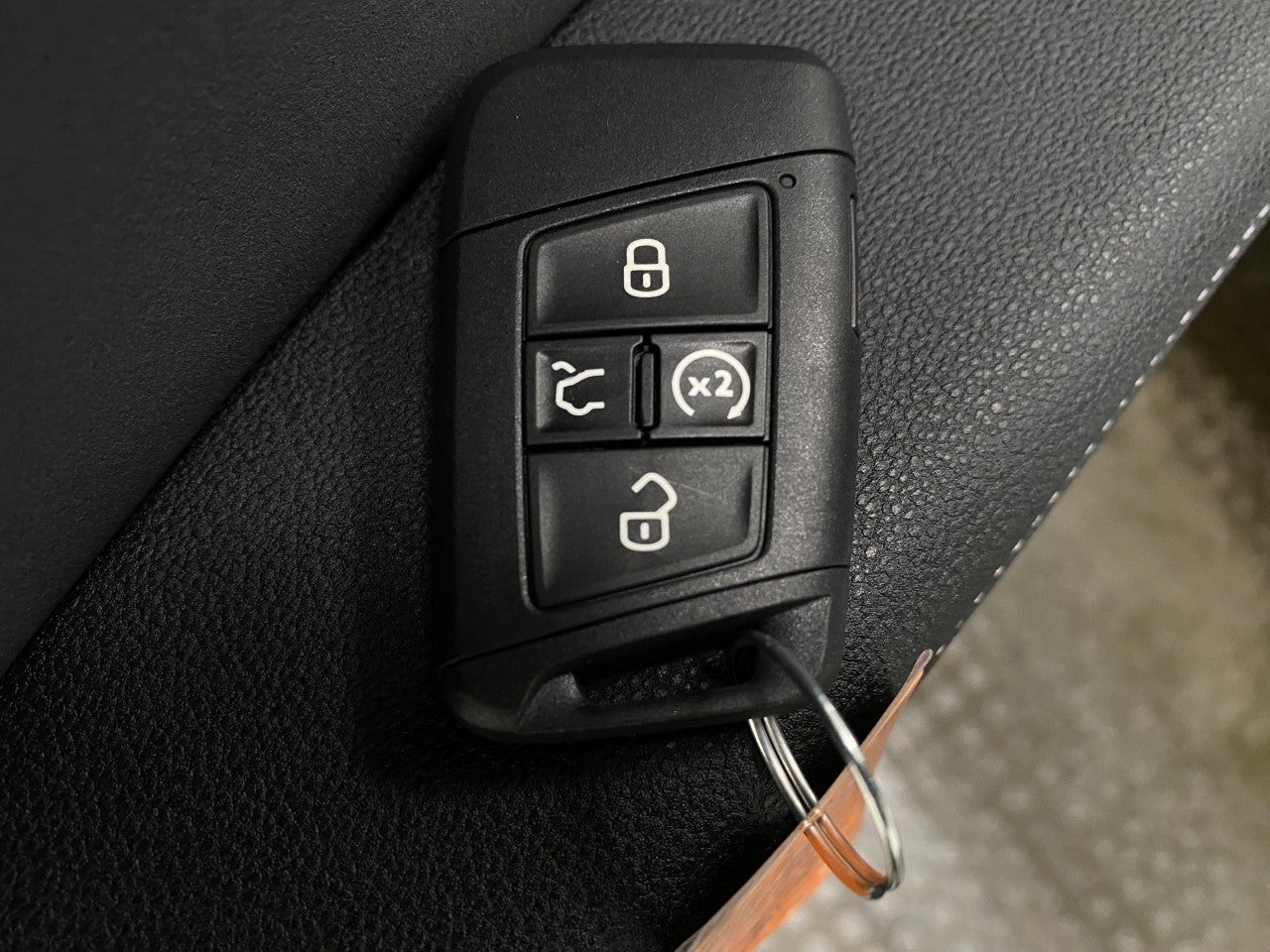 2026 Volkswagen Taos SE Black 4MOTION