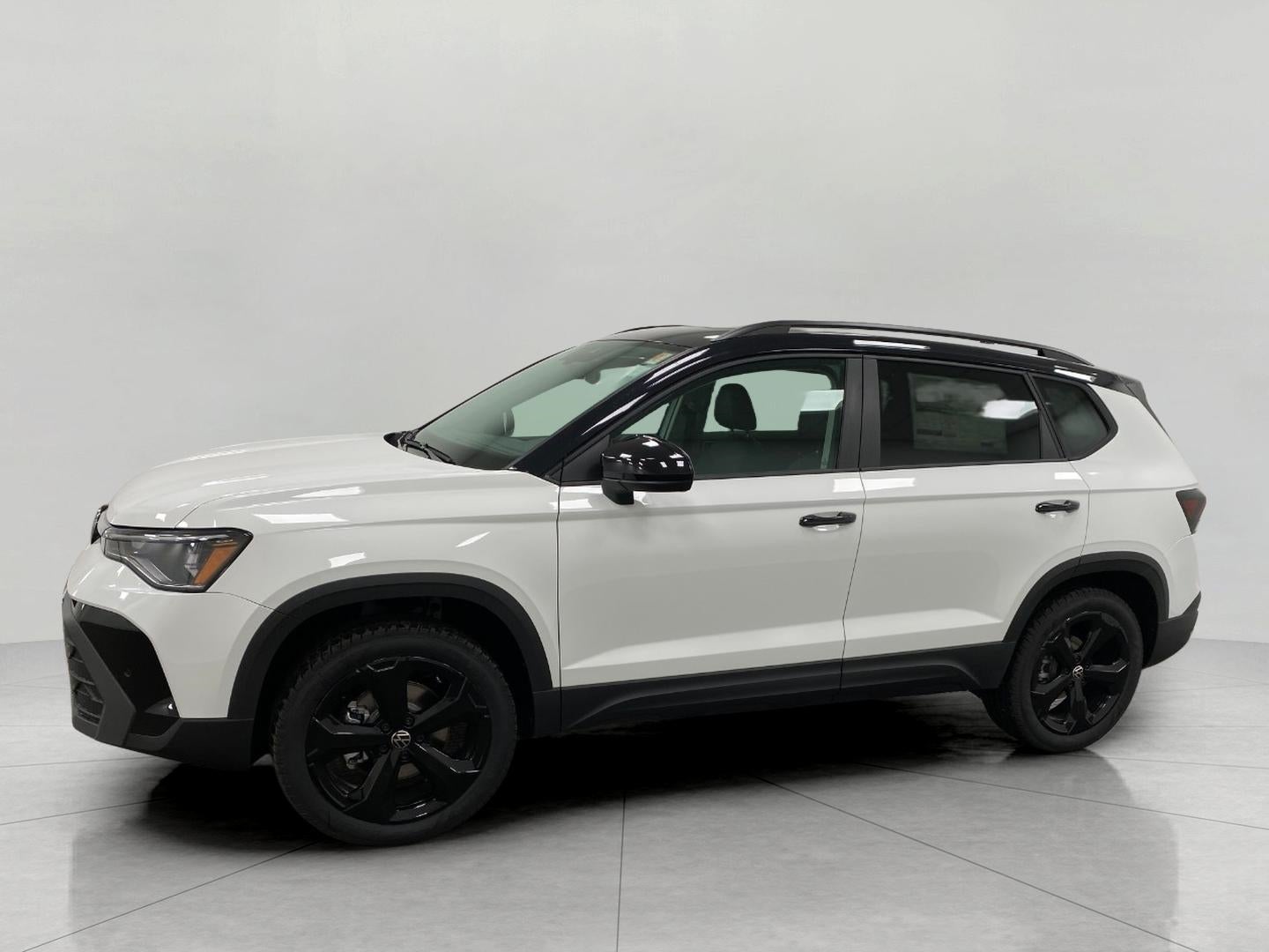 2026 Volkswagen Taos SE Black 4MOTION