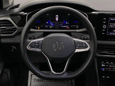 2025 Volkswagen Taos SE Black 4MOTION