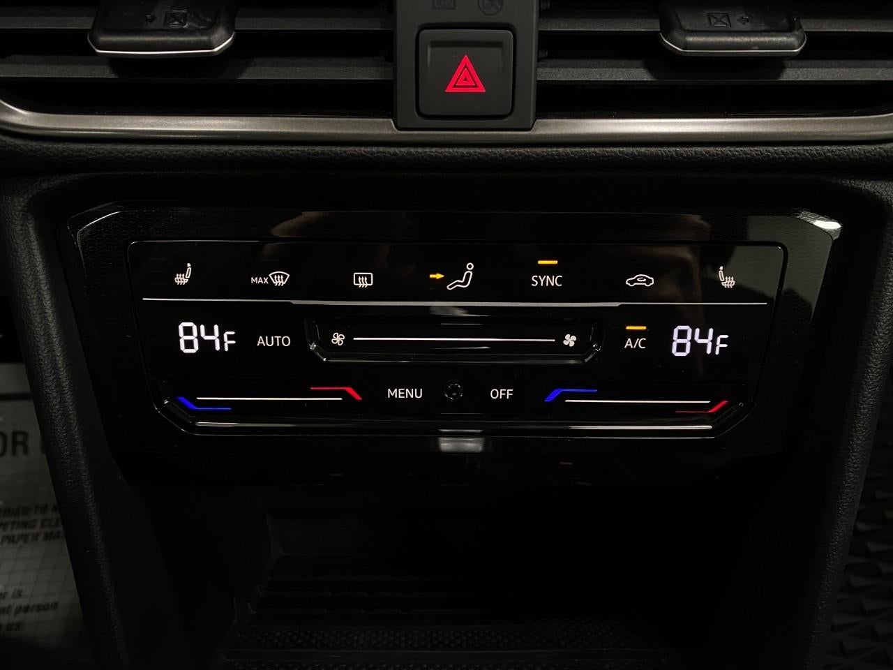 2025 Volkswagen Taos SE Black 4MOTION