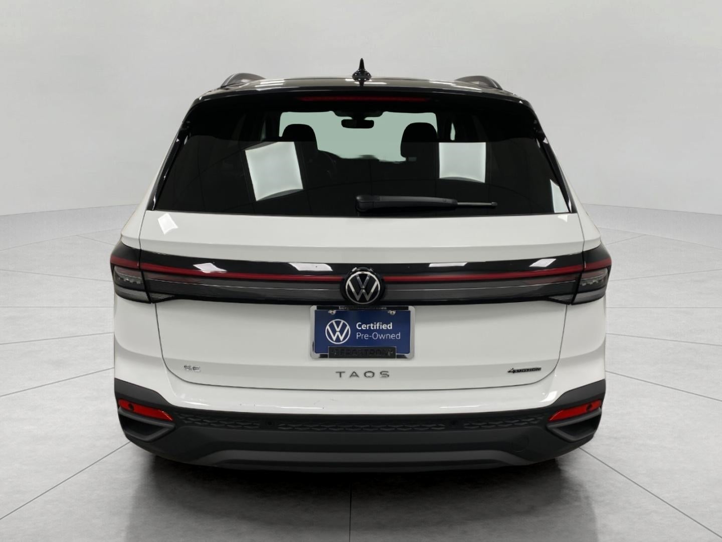 2025 Volkswagen Taos SE Black 4MOTION