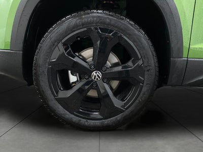 2026 Volkswagen Taos SE Black 4MOTION