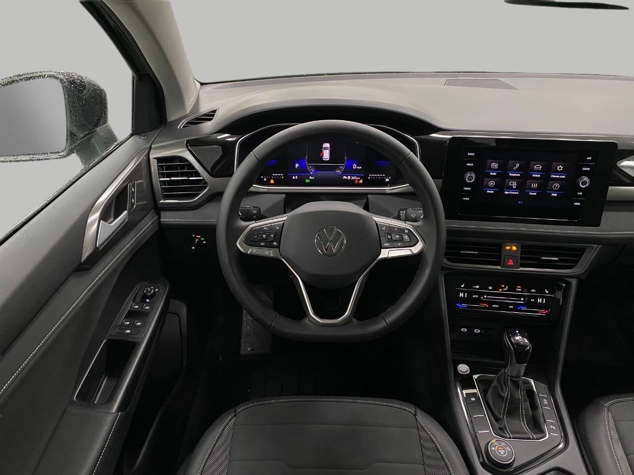 2026 Volkswagen Taos SE Black 4MOTION