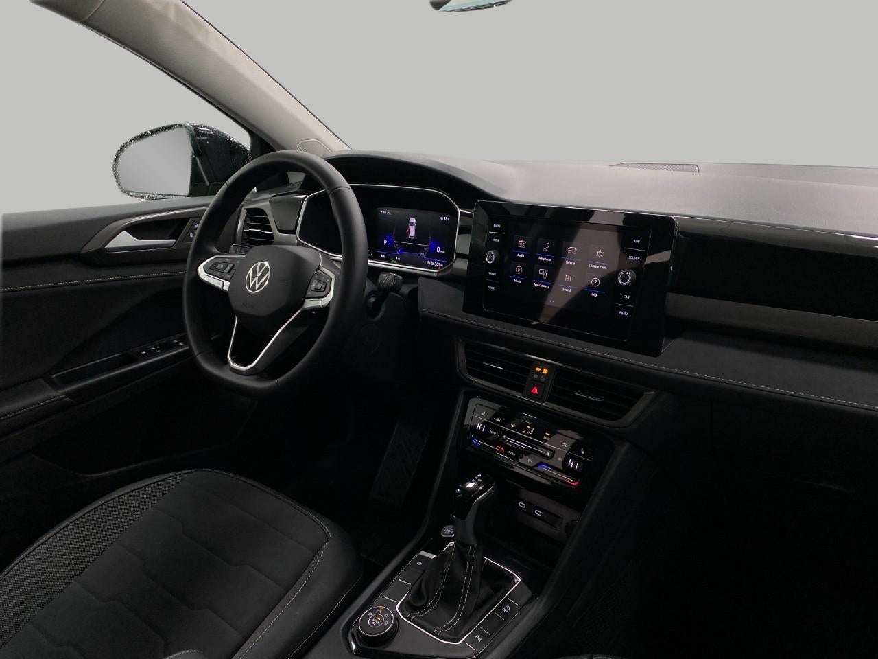 2026 Volkswagen Taos SE Black 4MOTION