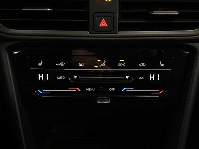 2026 Volkswagen Taos SE Black 4MOTION