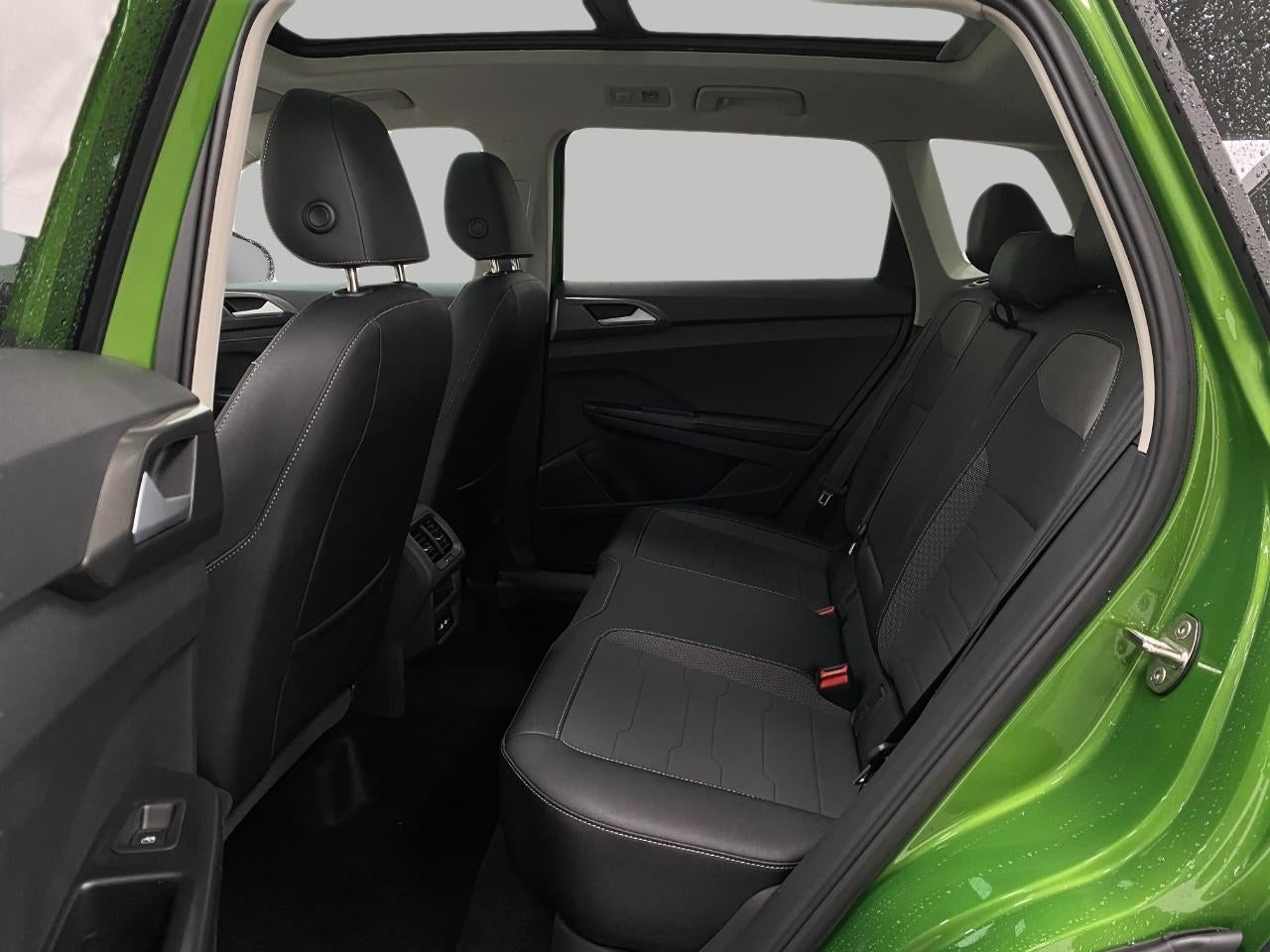 2026 Volkswagen Taos SE Black 4MOTION