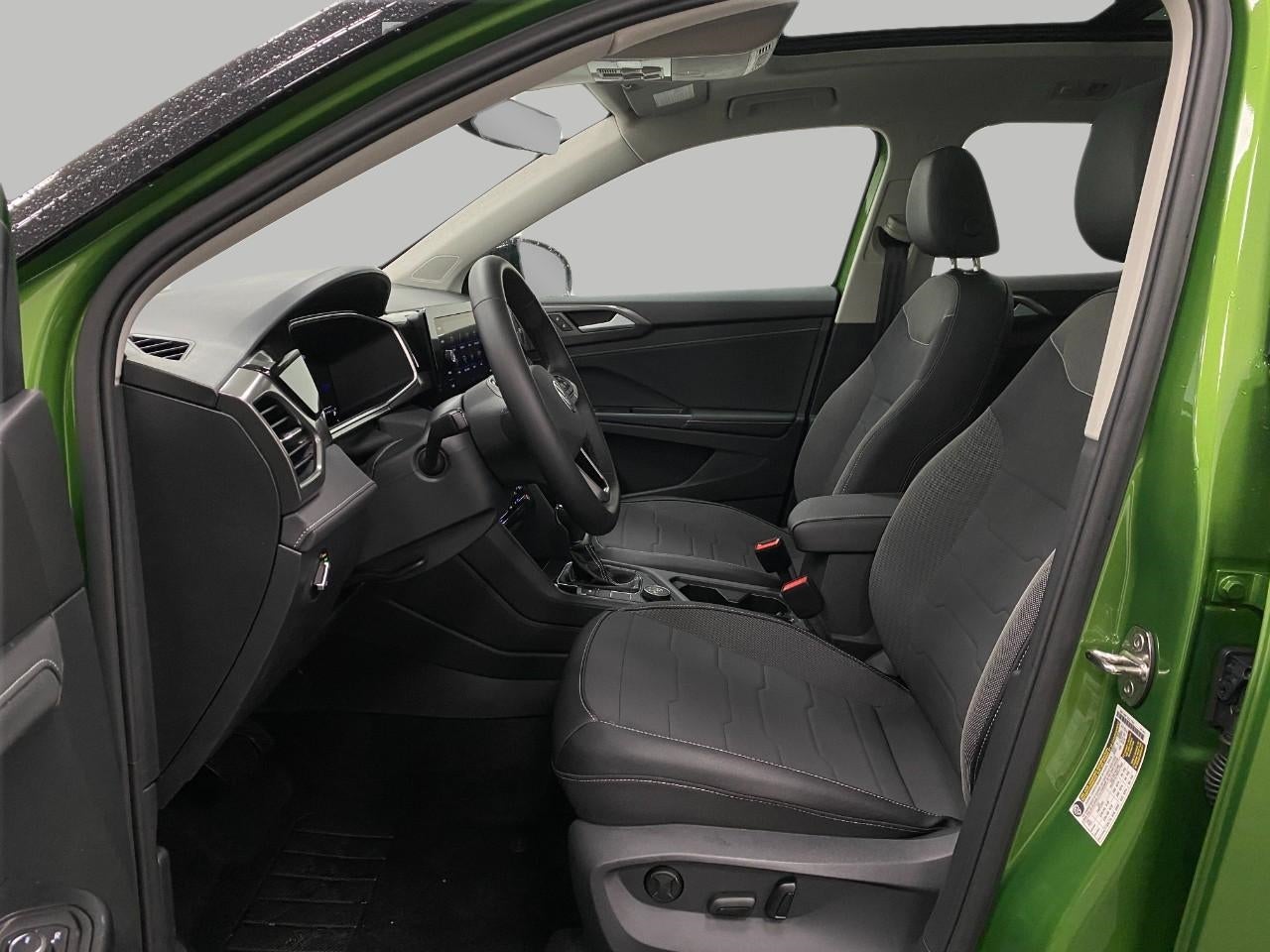 2026 Volkswagen Taos SE Black 4MOTION