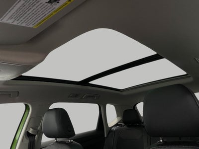 2026 Volkswagen Taos SE Black 4MOTION