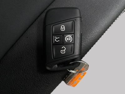 2026 Volkswagen Taos SE Black 4MOTION