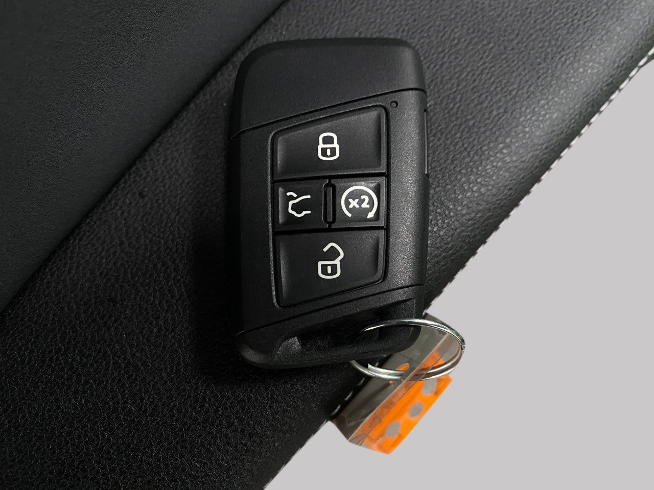 2026 Volkswagen Taos SE Black 4MOTION