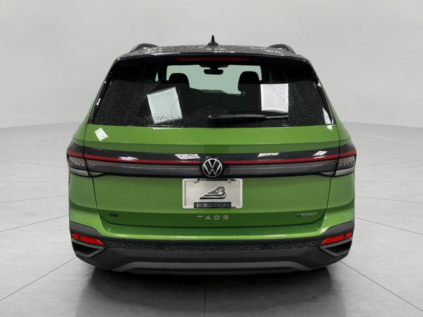 2026 Volkswagen Taos SE Black 4MOTION