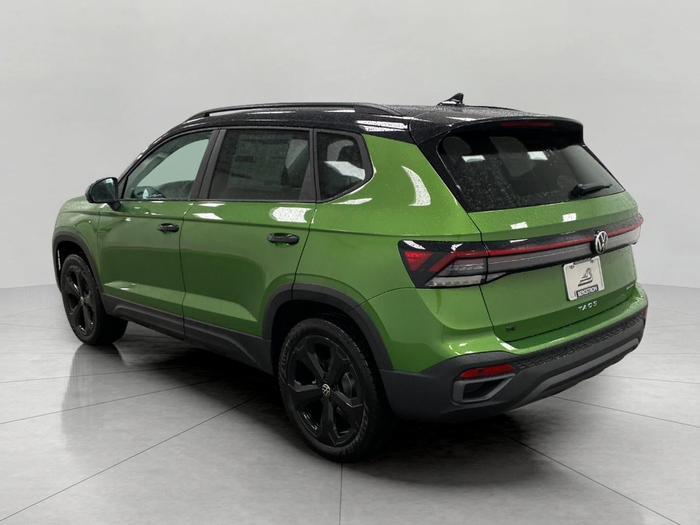 2026 Volkswagen Taos SE Black 4MOTION