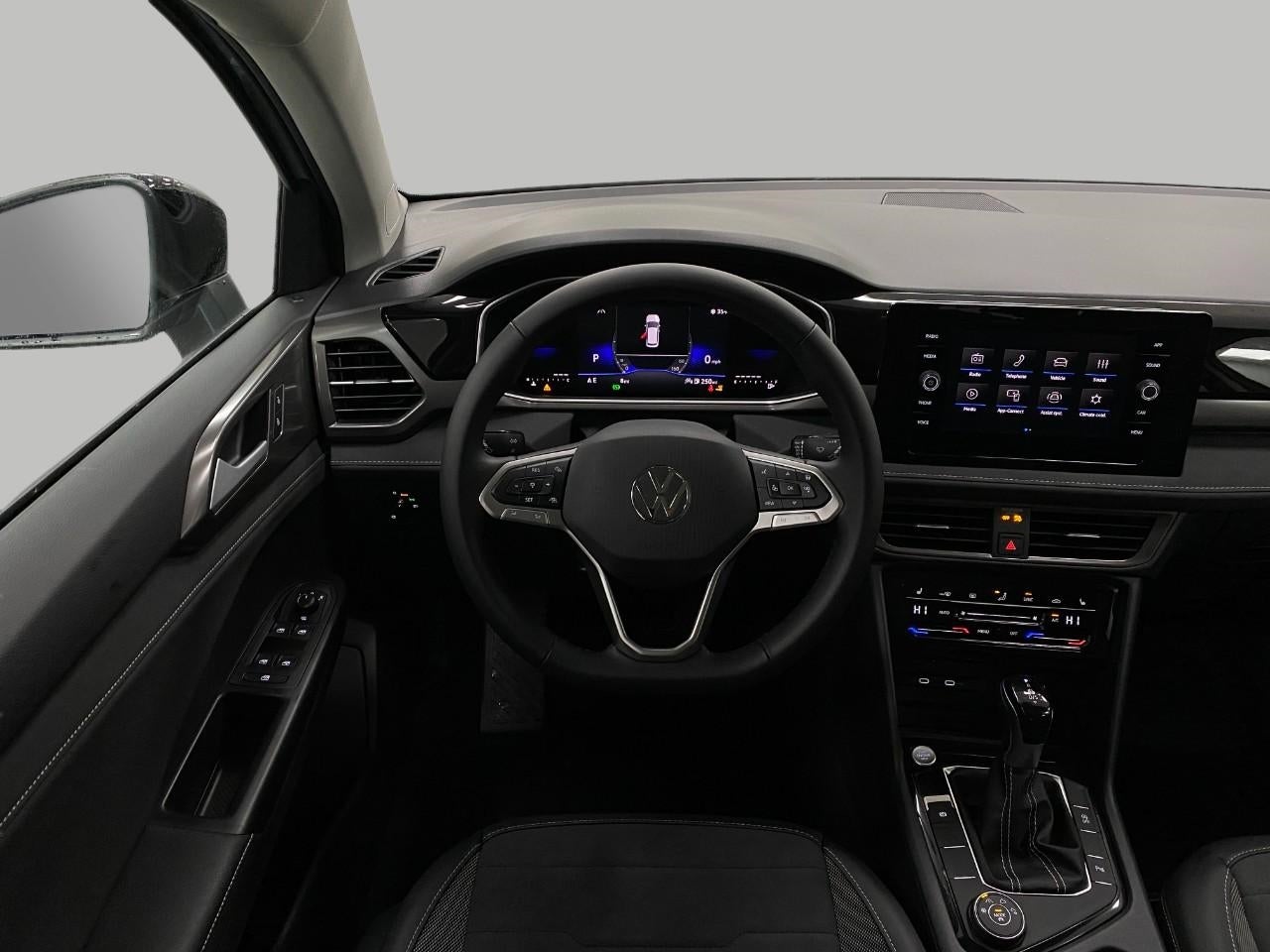 2026 Volkswagen Taos SE Black 4MOTION