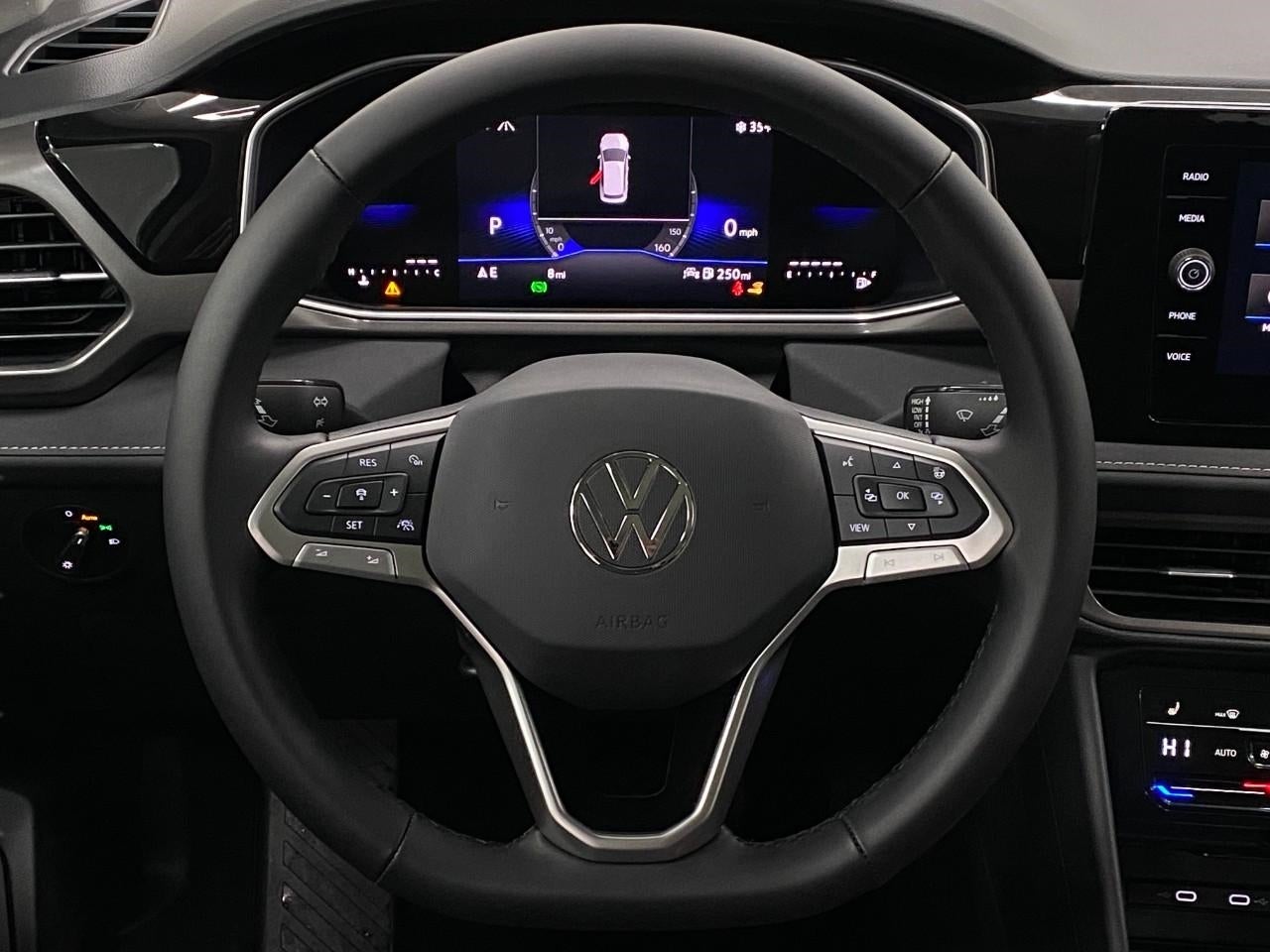 2026 Volkswagen Taos SE Black 4MOTION