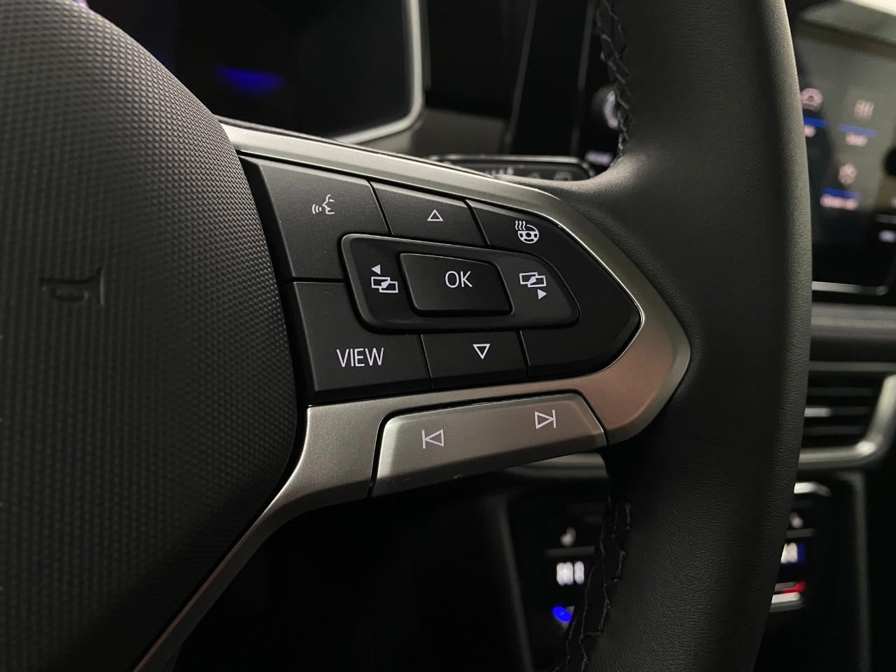 2026 Volkswagen Taos SE Black 4MOTION