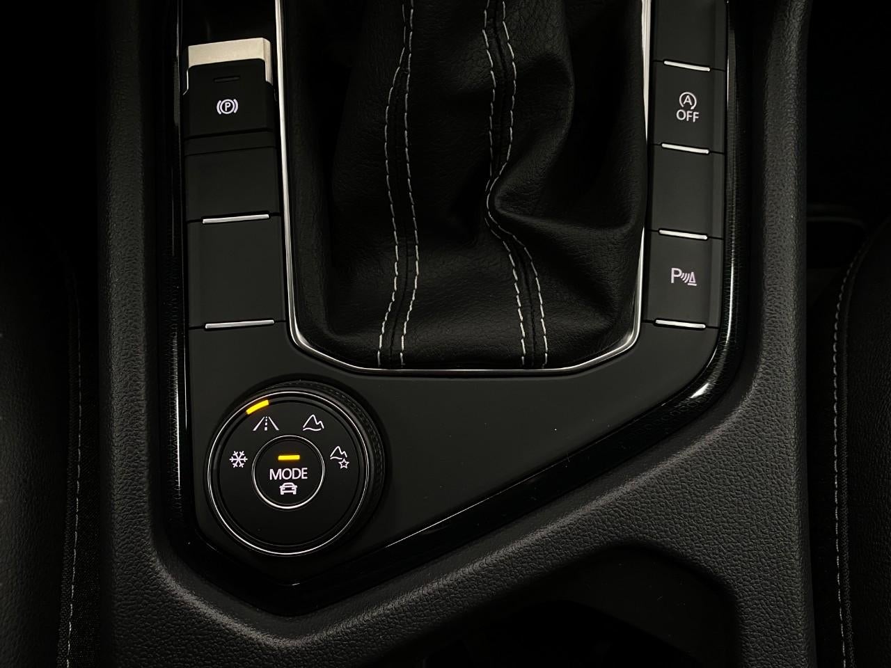 2026 Volkswagen Taos SE Black 4MOTION