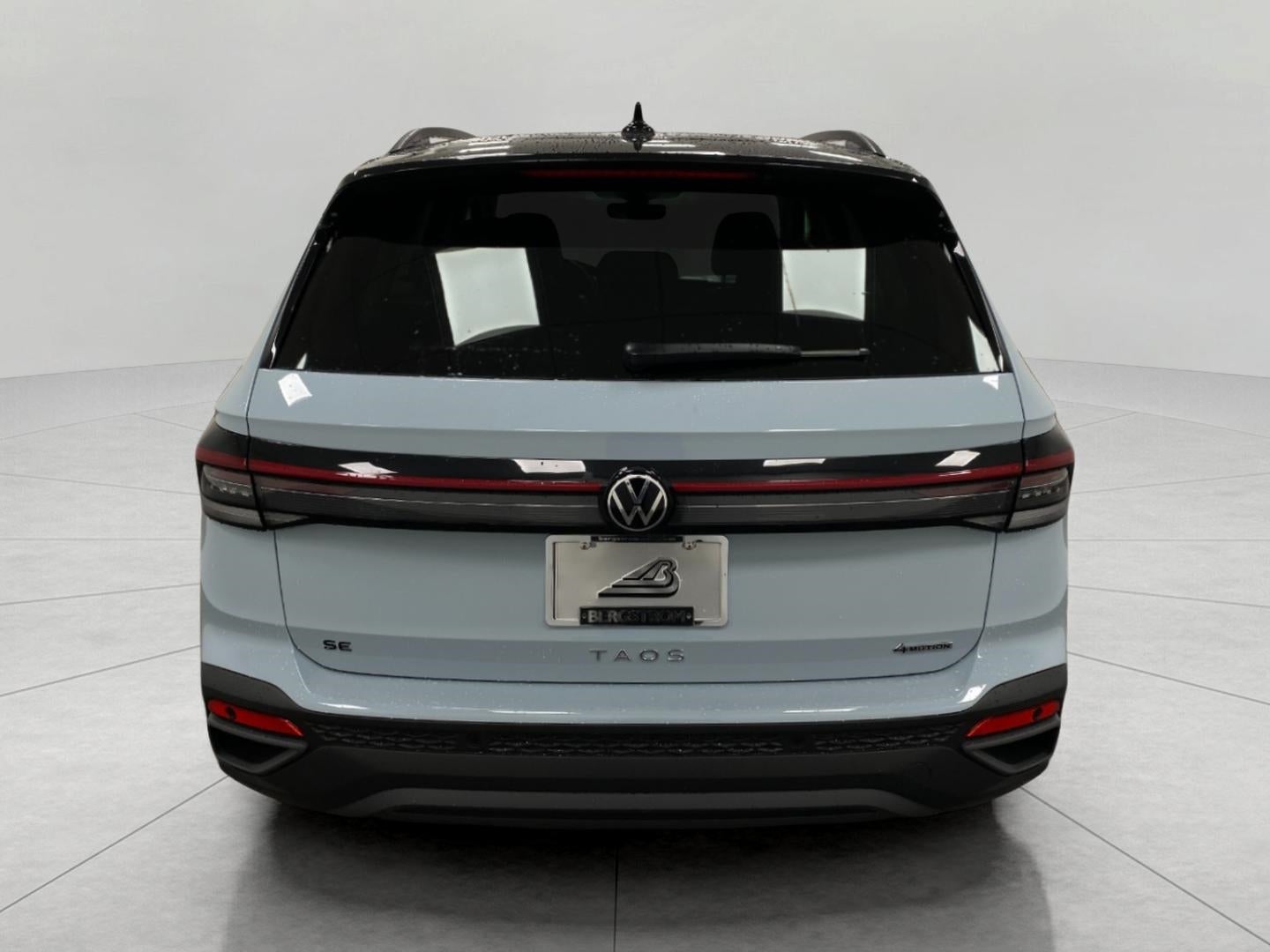 2026 Volkswagen Taos SE Black 4MOTION