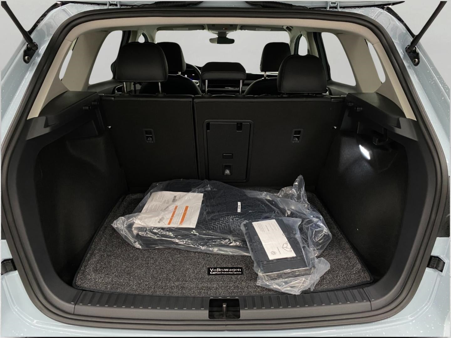 2026 Volkswagen Taos SE Black 4MOTION