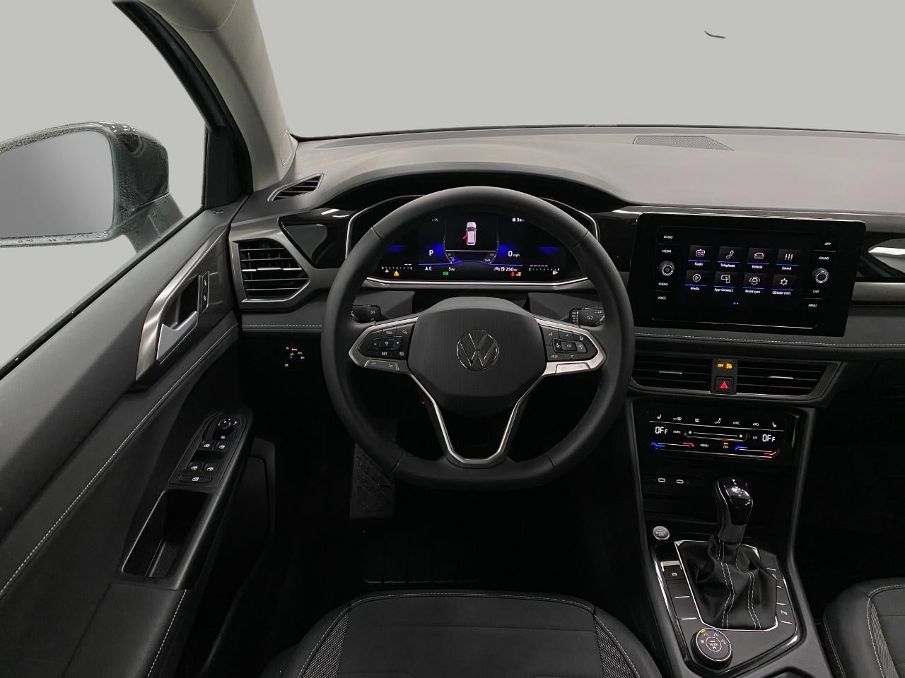 2026 Volkswagen Taos SE Black 4MOTION