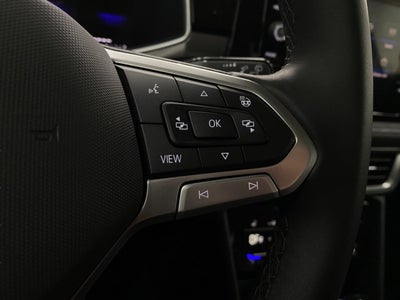 2026 Volkswagen Taos SE Black 4MOTION