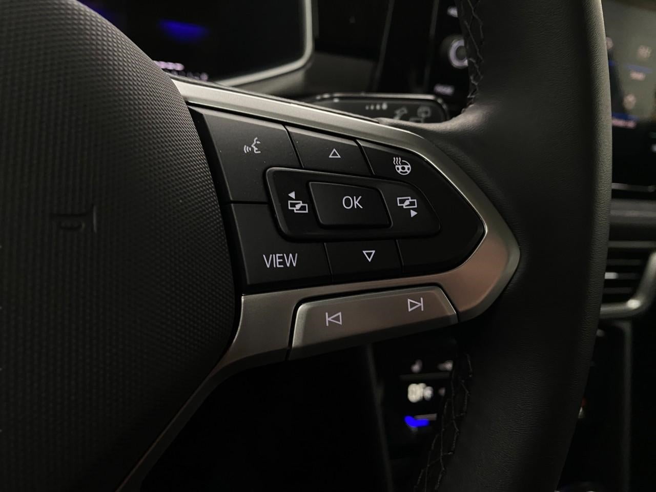 2026 Volkswagen Taos SE Black 4MOTION