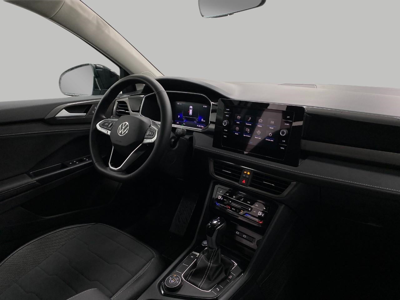 2026 Volkswagen Taos SE Black 4MOTION