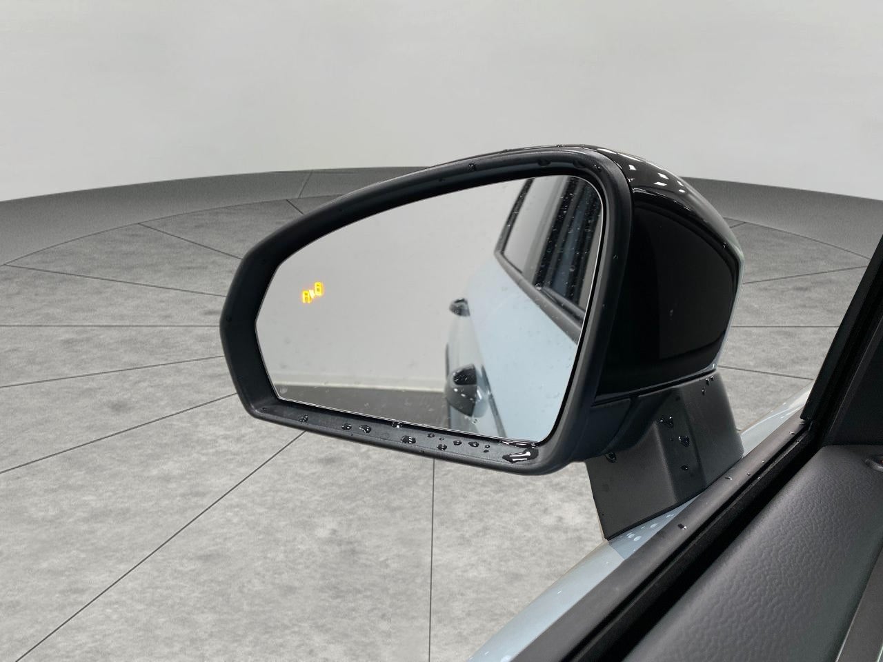 2026 Volkswagen Taos SE Black 4MOTION