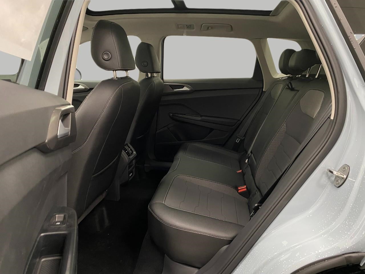 2026 Volkswagen Taos SE Black 4MOTION