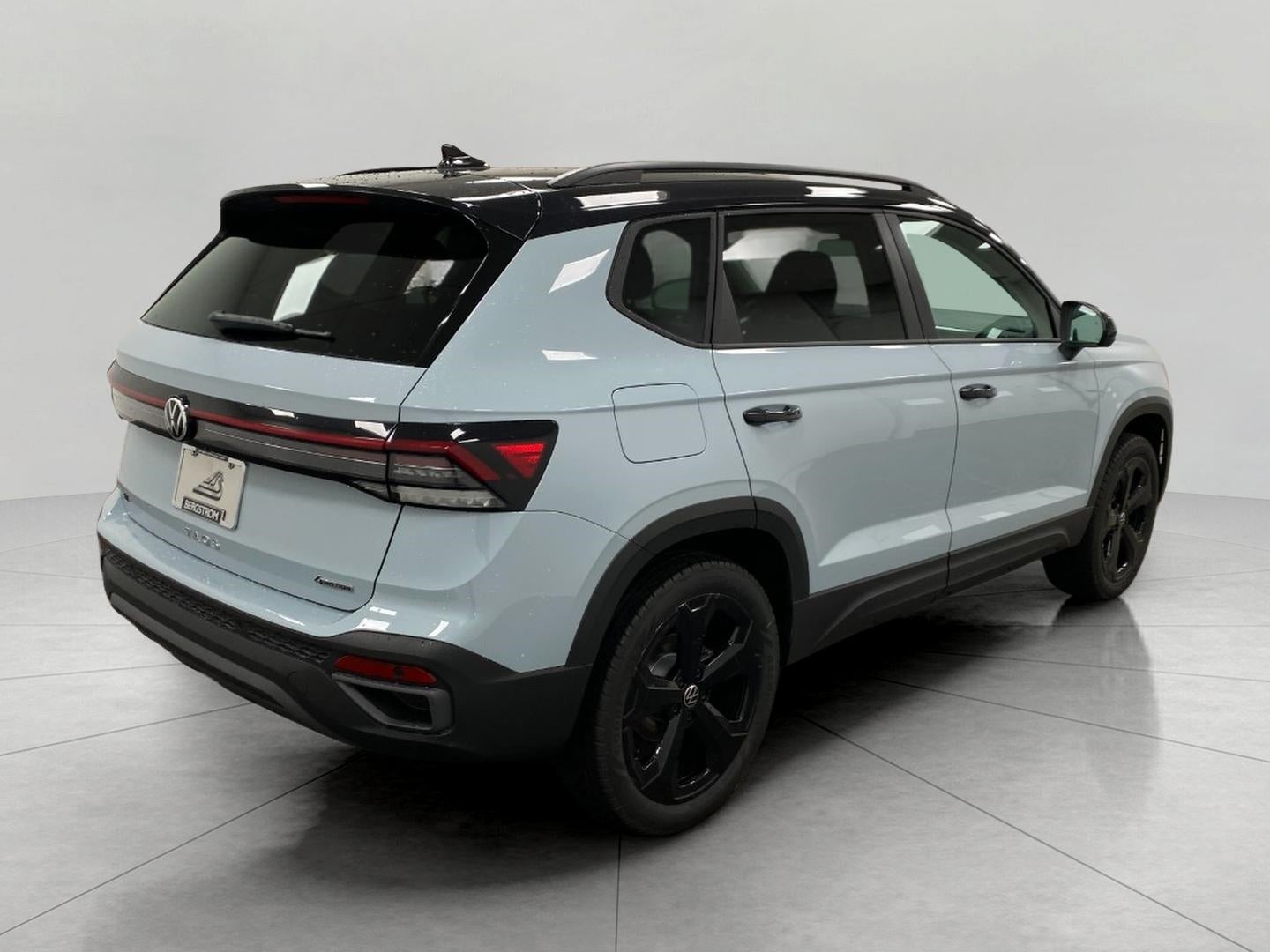 2026 Volkswagen Taos SE Black 4MOTION