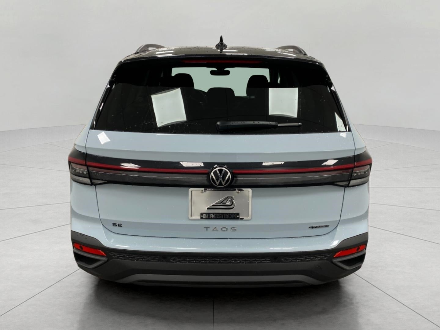 2026 Volkswagen Taos SE Black 4MOTION