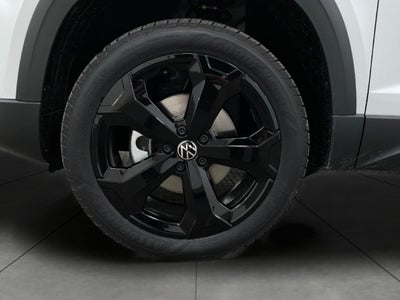 2026 Volkswagen Taos SE Black 4MOTION