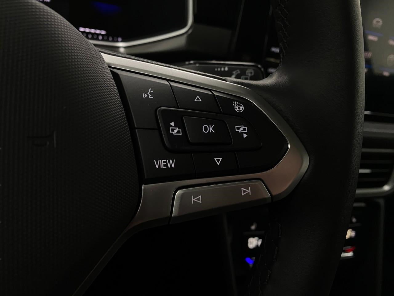 2026 Volkswagen Taos SE Black 4MOTION