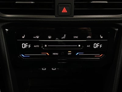 2026 Volkswagen Taos SE Black 4MOTION