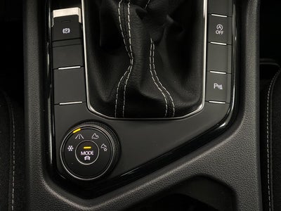 2026 Volkswagen Taos SE Black 4MOTION