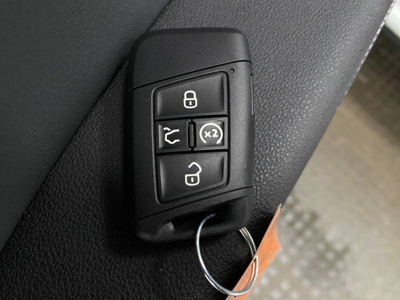 2026 Volkswagen Taos SE Black 4MOTION