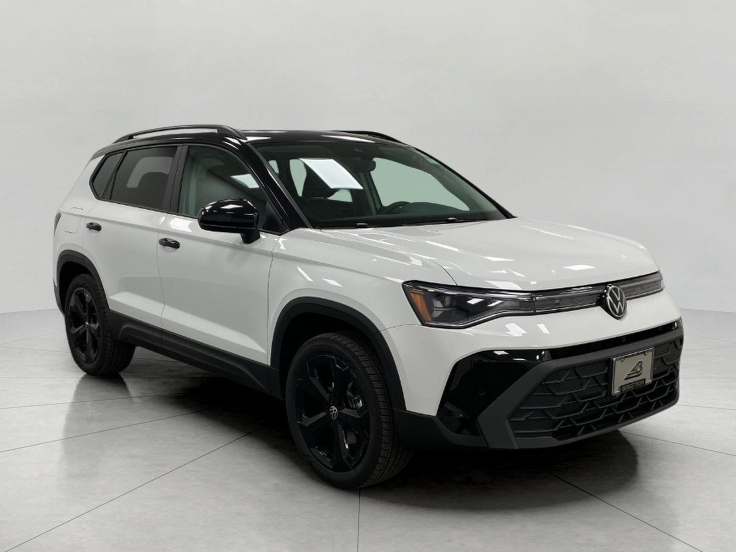 2026 Volkswagen Taos SE Black 4MOTION