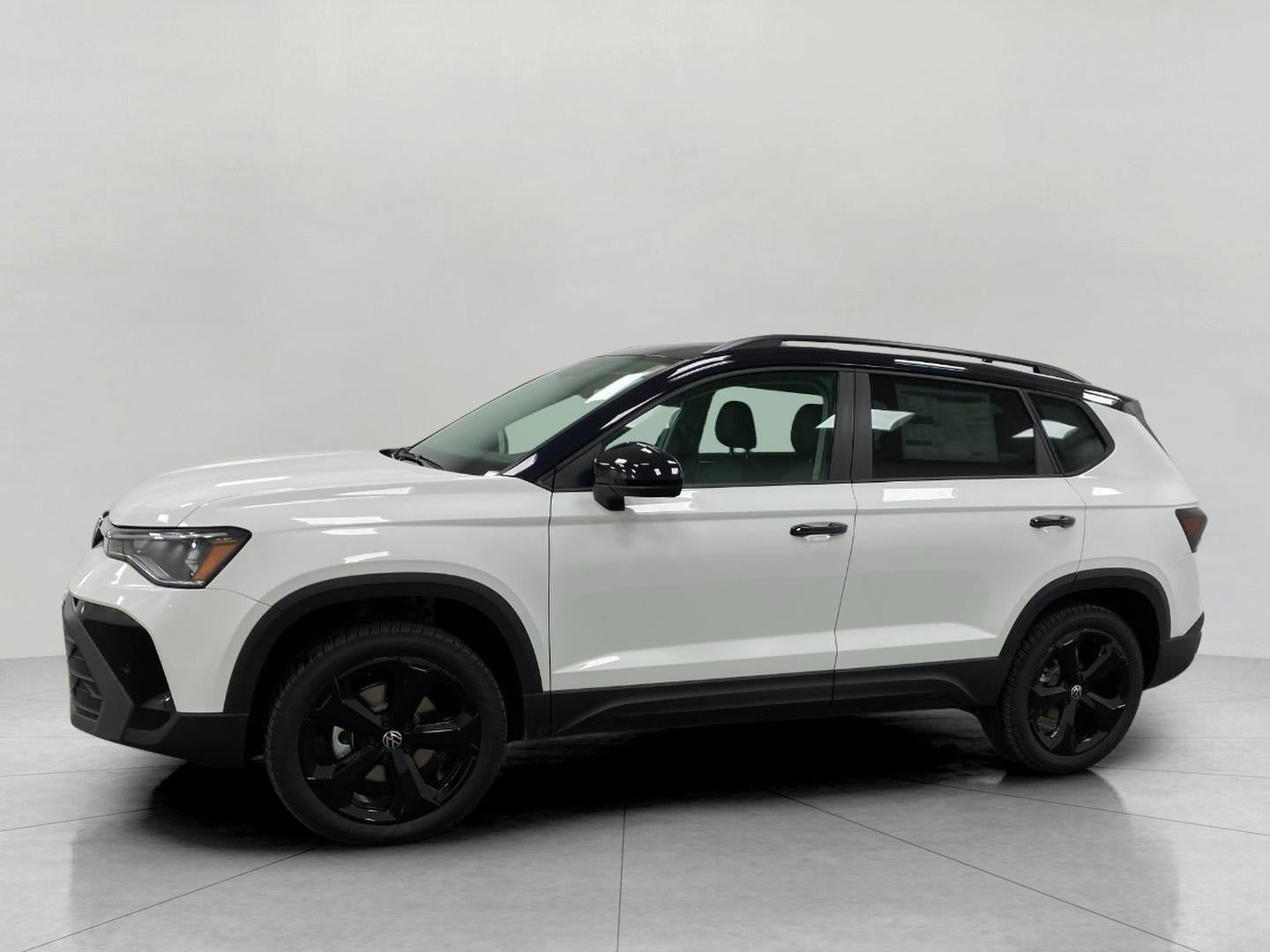 2026 Volkswagen Taos SE Black 4MOTION