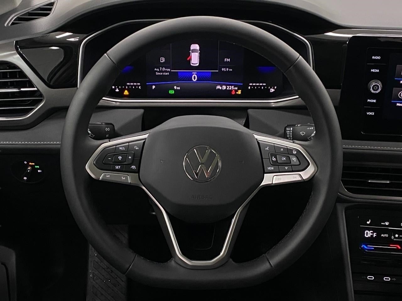 2026 Volkswagen Taos SE Black 4MOTION